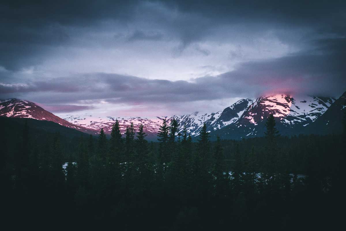 Sonnenuntergang in den Bergen von Norwegen